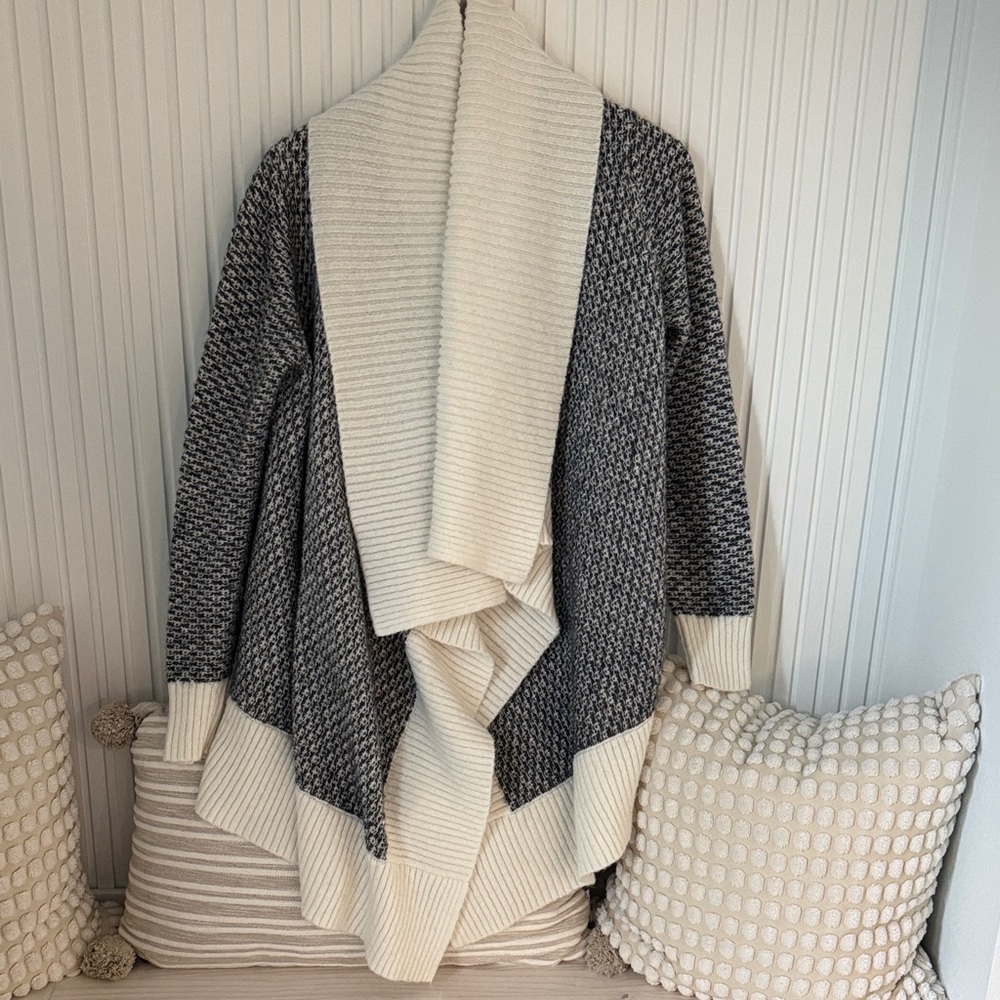 Cozy Knit Open Front Sweater - Black and Cream